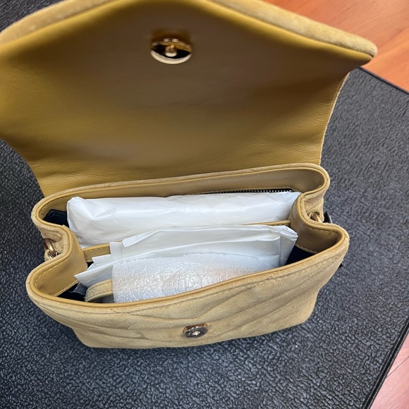 SAINT LAURENT
Loulou Toy quilted suede shoulder bag Yellow Color Brand New - Picture 4 of 8